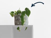 Cement pot met hanger 